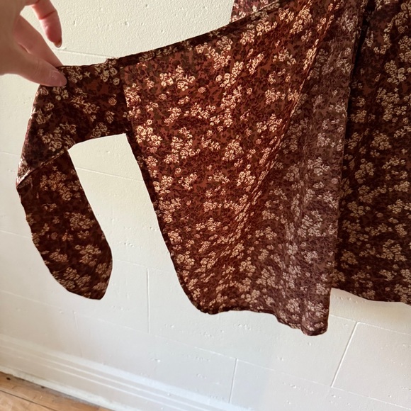 16🪿 Womance Floral Wrap Dress - Picture 4 of 12